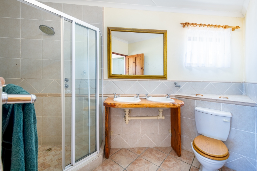 6 Bedroom Property for Sale in Cola Beach Western Cape